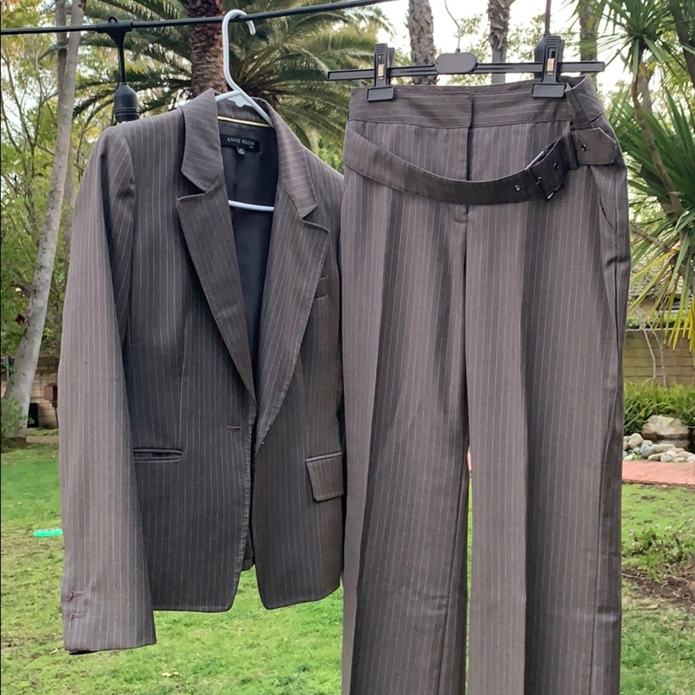 Anne Klein Grey Pinstripe Pant Suit (SIZE: 4)
